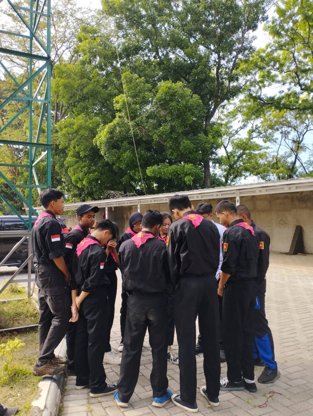 Menara panjat memuat nama angkatan